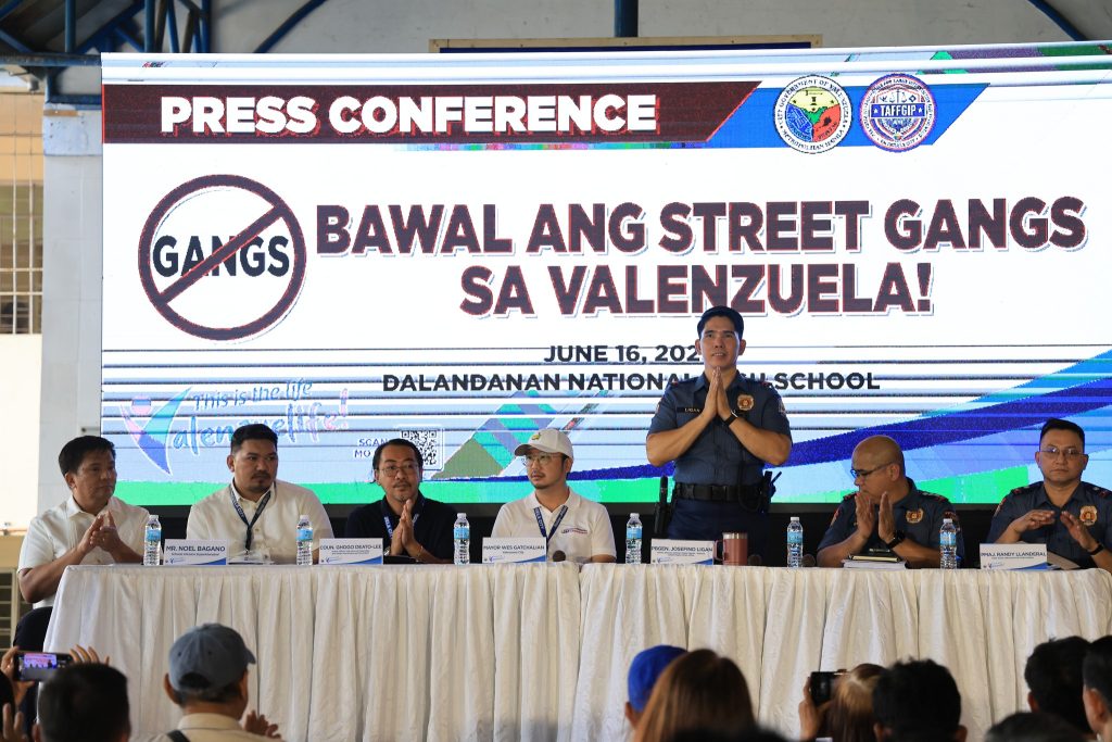 May be an image of 10 people and text that says 'PRESS CONFERENCE TAFFGIP GANGS BAWAL ANG STREET GANGS SA VALENZUELA! JUNE16,20 DALANDANANNATIONA SCA mo SCHOOL NOELC4CANO C4C4NIO .9-53.72- DEE e'