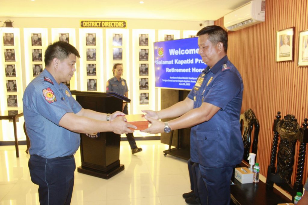 May be an image of β2 people and βtext that says 'βDISTRICT DISTRICTDIRECTORS DIRECTORS Ψ© ΰΆ΄ΰ·βΰΆ»ΰ· Welcomes Salamat Kapatid SalamatKapatidPr Prc Retirement Hone daniia ε³ TERPO Bryβ'ββ